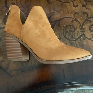 Bella Marie booties, size 9